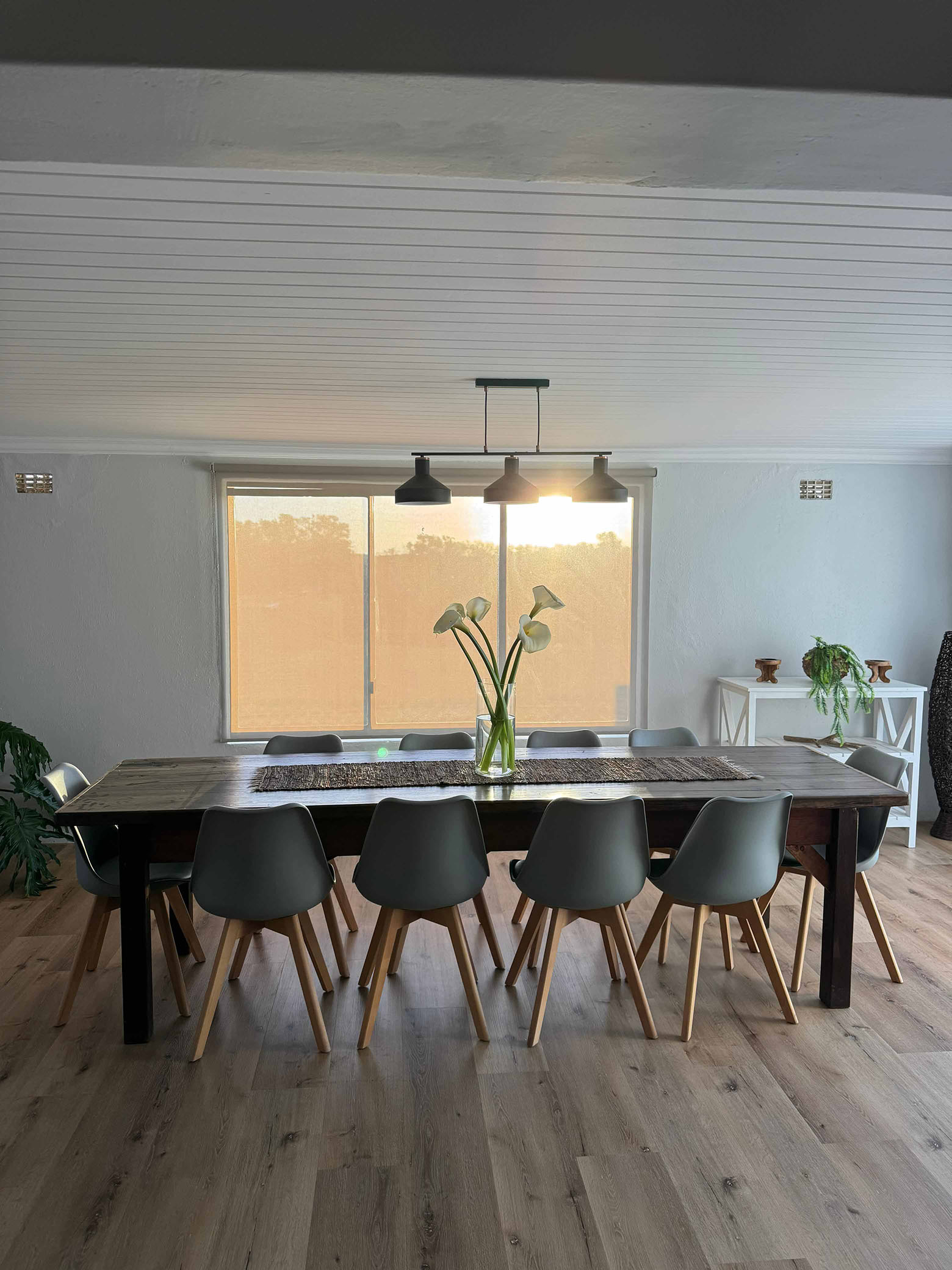 Farmhouse dinner table in Tula Guest Farm in yzerfontein